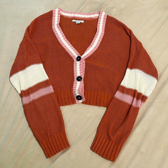 American Eagle Outfitters Sweaters - American eagle cropped cardigan sweater with buttons